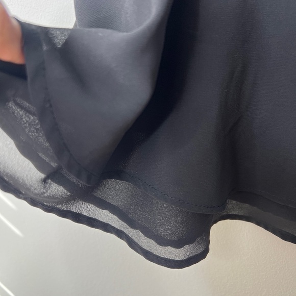 Woman’s Black Chiffon Ruffle Flowy layered crop tank top. Size M. - Picture 5 of 7